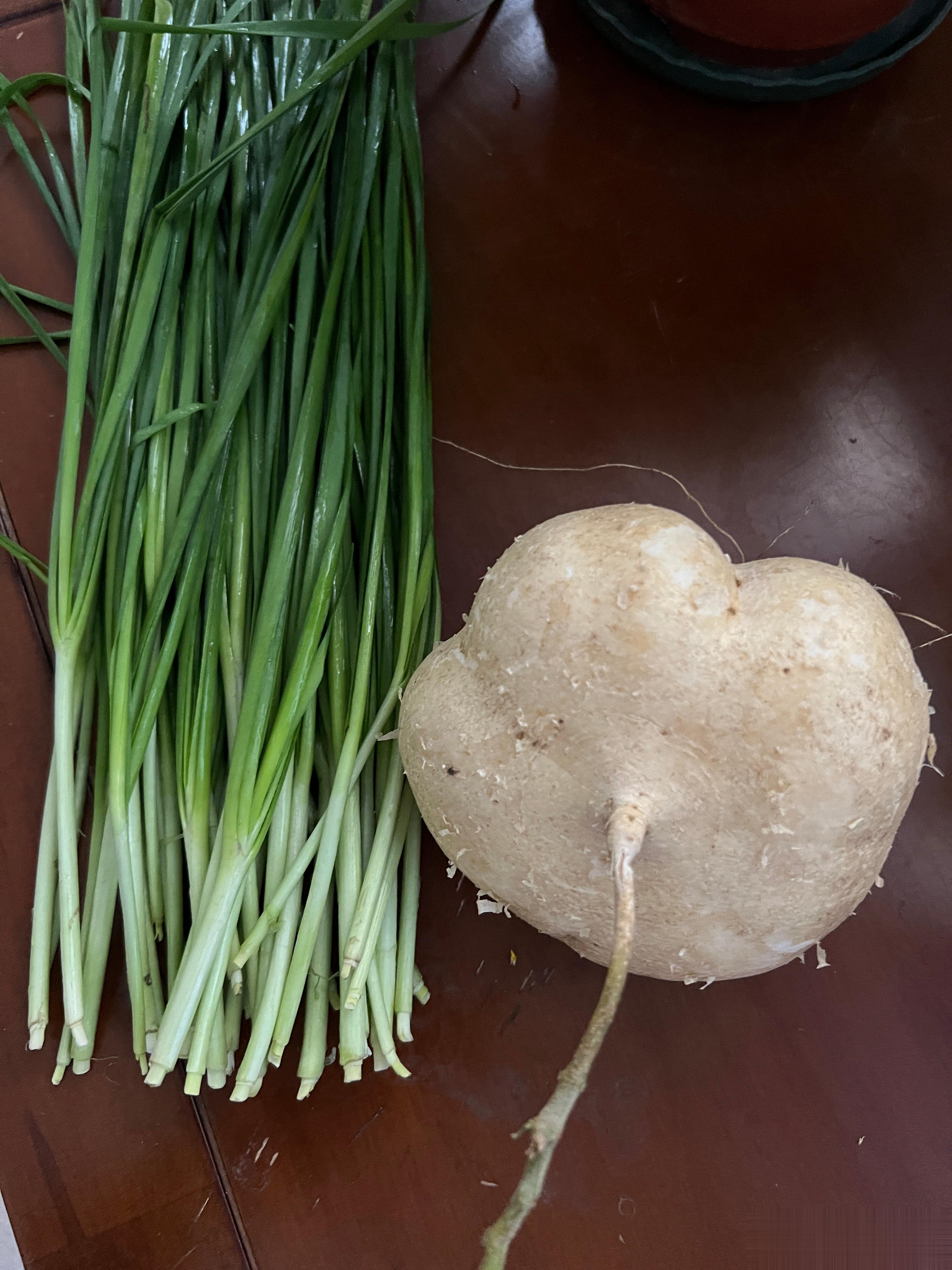 #晚餐#包饺子吃（葛薯 花生 韭菜 猪肉 鲜虾仁馅）蘸 广西特产：黄皮果酱。当季