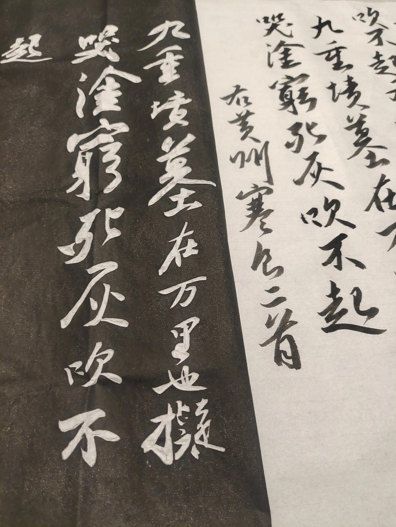 书法是愉悦身心的事，忙碌一天回到家，铺开纸，泡好茶，放一曲自己喜欢的古曲，青灯孤