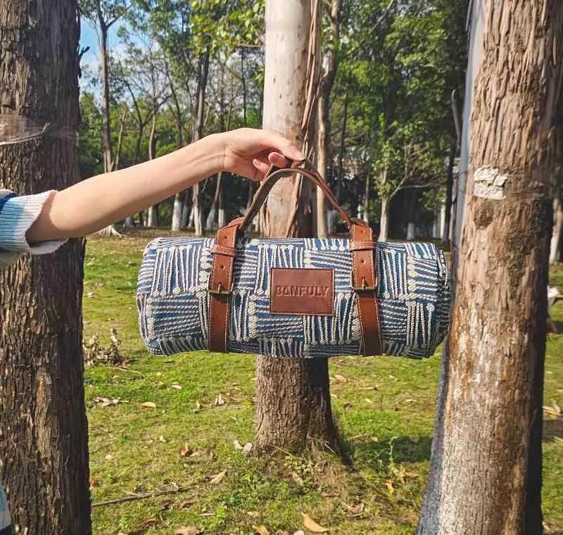 🌈轻便防潮｜野餐露营必备
📋最近去郊外野餐，发现这款复古蓝色野餐垫真的太好用