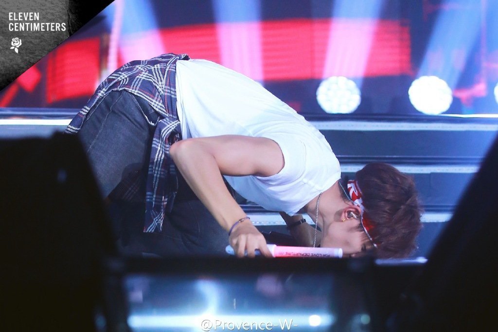 冯建宇拒绝翻红靠情怀无限超越班 CP是捷径，情怀是退路。他都不要。只凭演技，在舞