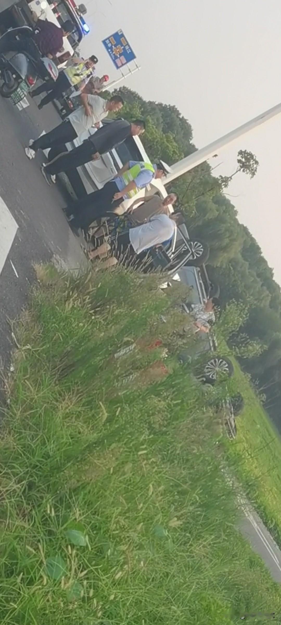 农历七月十五中元节，南方地域的习俗。很多人都会祭祖。
在家里的可以提前准备，外出