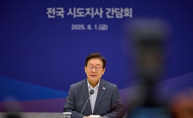 特朗普万万想不到，如今的美国不仅拿捏不了中国，甚至就连他势在必得的两个国家都快拿