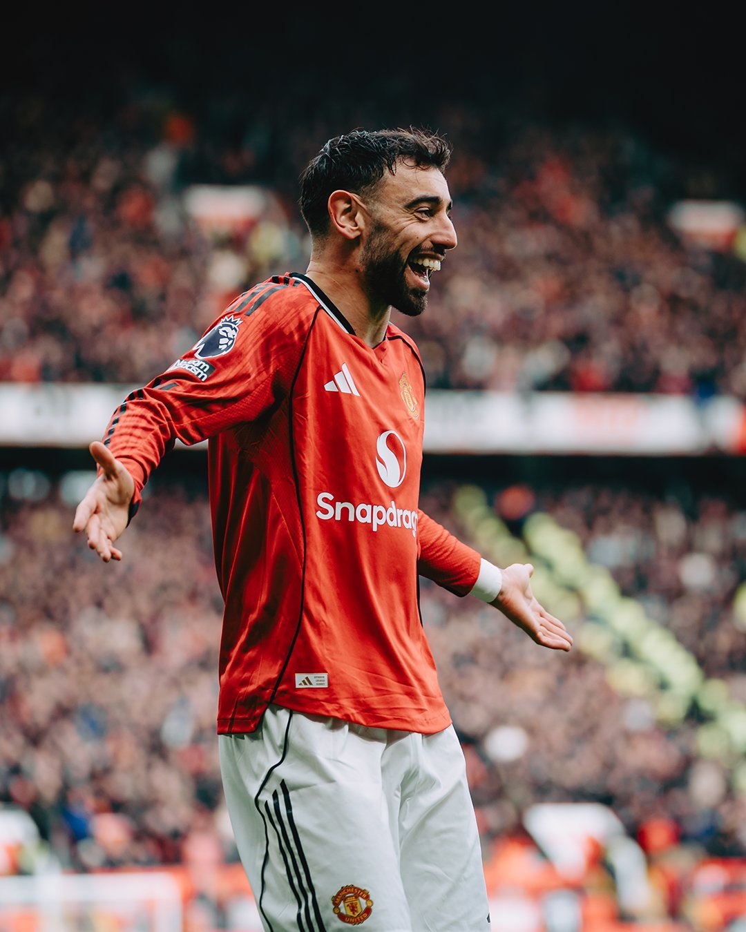 鲁尼+基恩：B费还排不进曼联历史十一人。鲁尼：“我认为他是一名顶级球员，但要说他