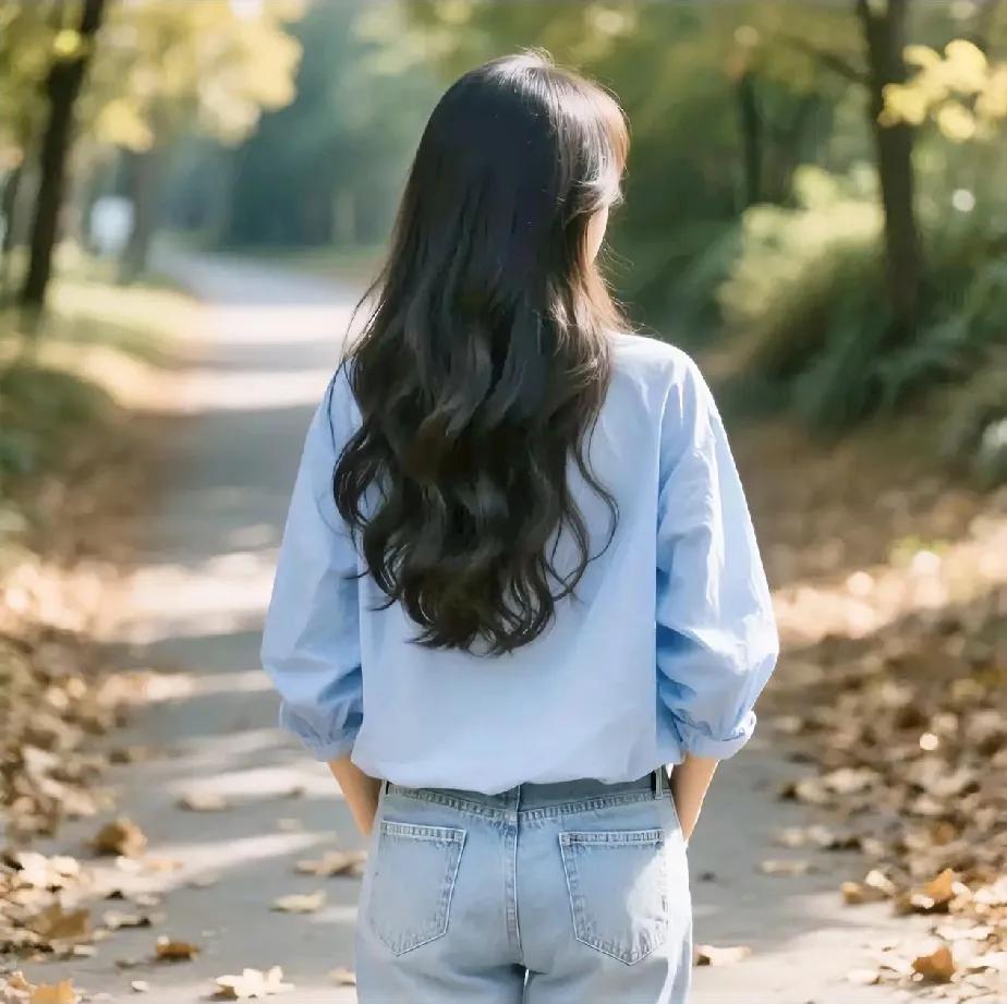 收头发～

收长头发～

一大早小区里听到这样的叫唤声，

只见一个男的骑着一辆