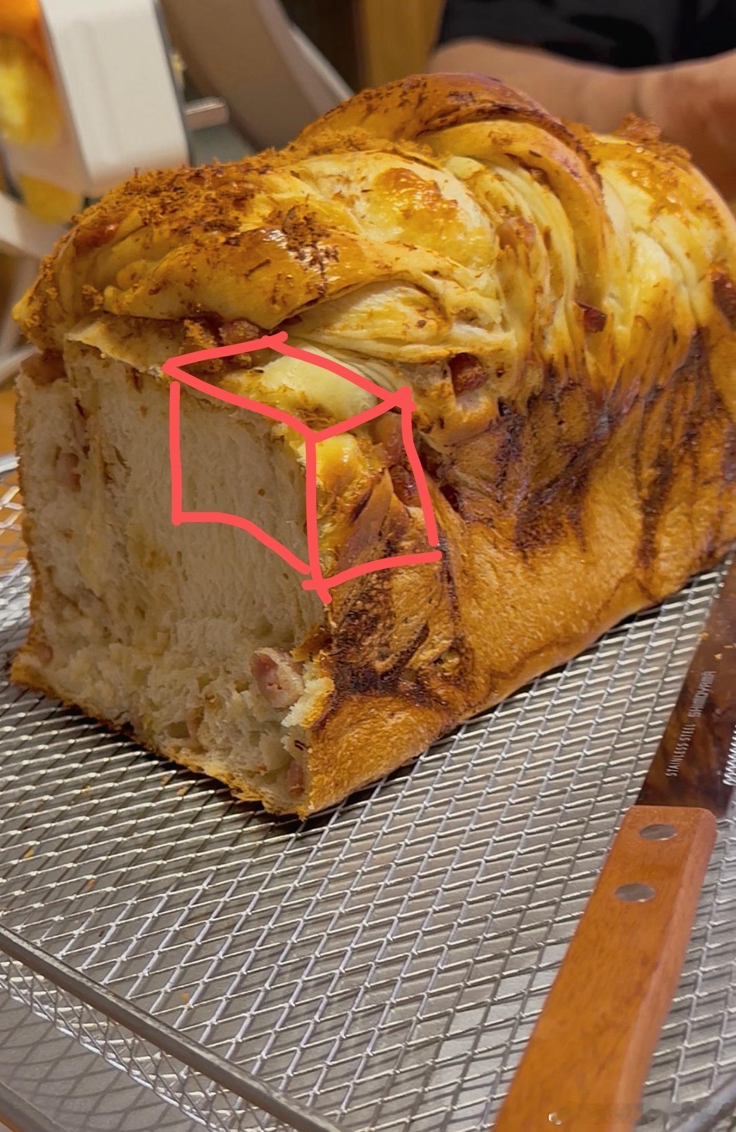 虽然减肥以后很馋面包，但等我做出来只吃了这么一丢丢，剩下的都让家人给cei掉了。