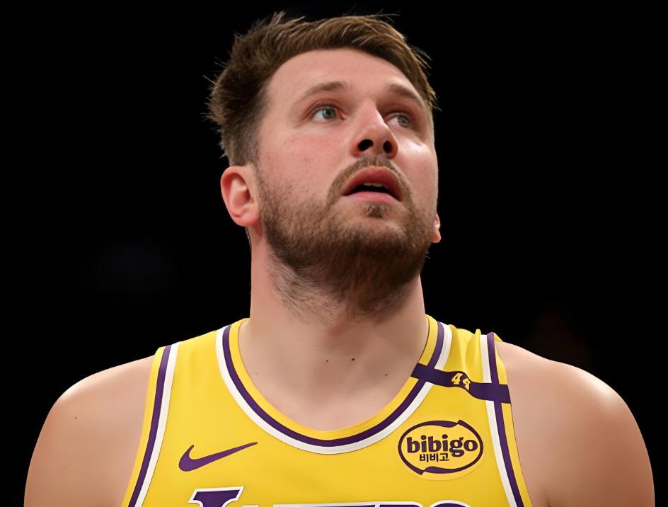 除了受伤赛季报销，东契奇近几年有多惨，你们根本不知道！
东契奇赛季报销一事迅速被