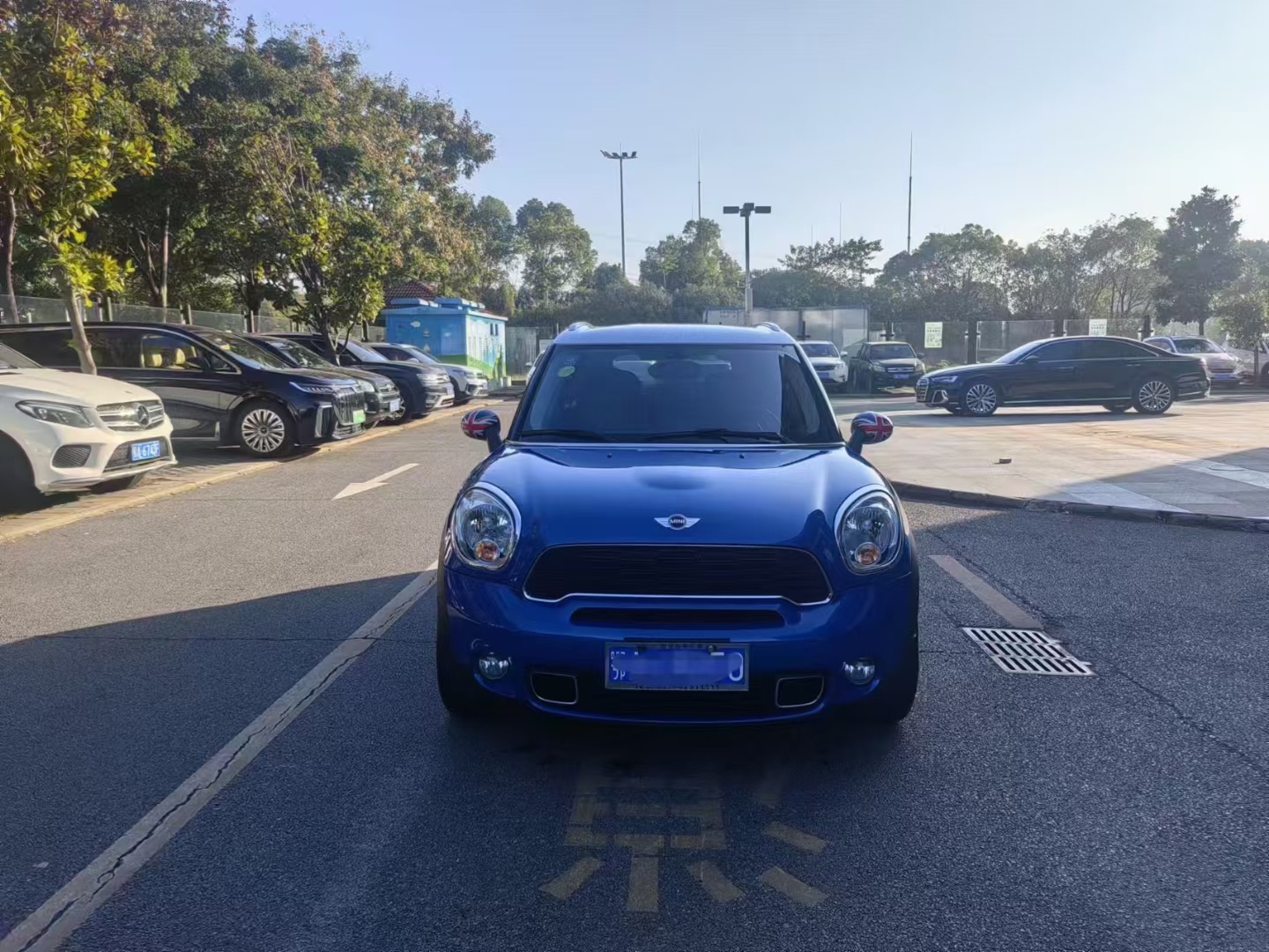 2014年MINI1.6T行驶11万公里，一手车精品车况，四门四座，现低价出售 