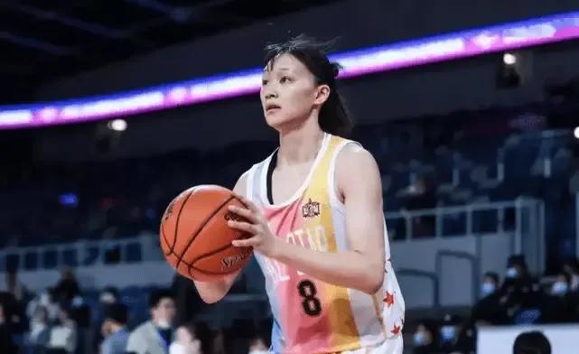 女篮新星苏源圆在全国锦标赛中大放异彩，助内蒙古队85-67胜。
1：她出战37分