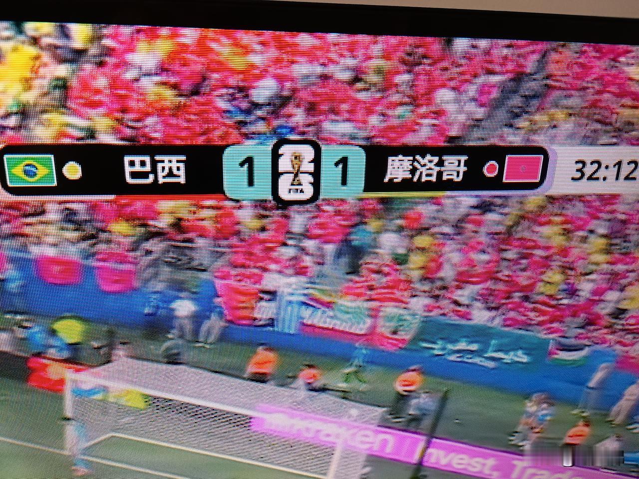 醒来的时候大约六点，电视画面是纽约赛场的第一场世界杯足球赛，巴西VS摩洛哥。镜头