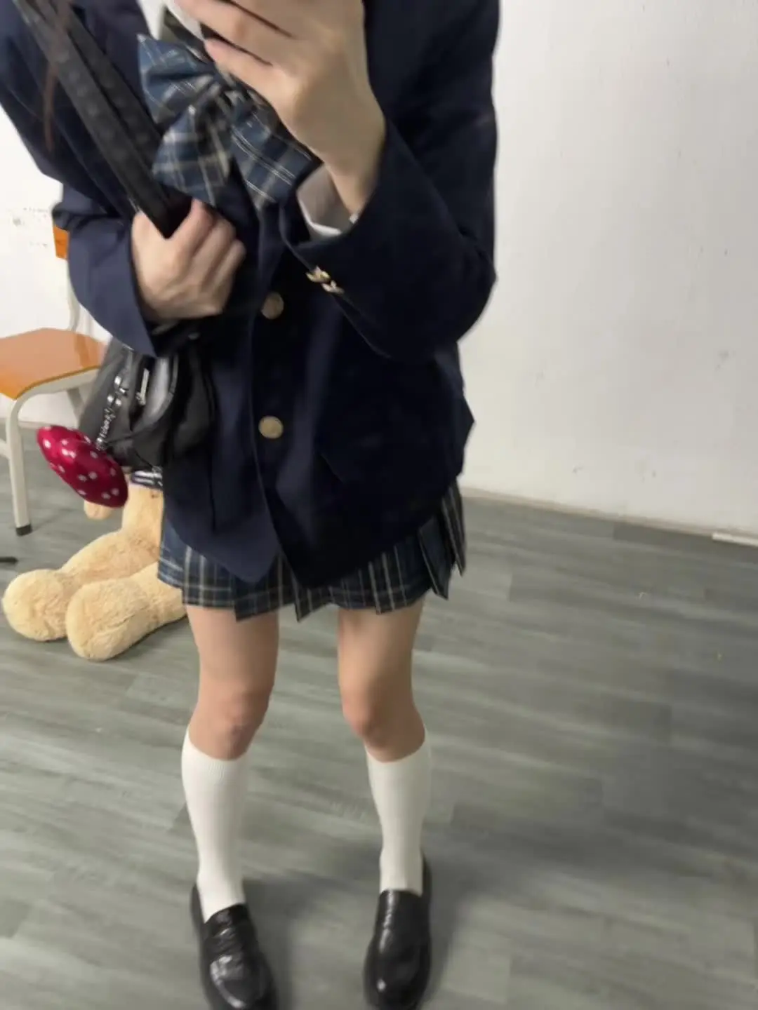 我是夯太力，我以为成为玩穿搭就可以让人喜欢，要不是无人在意我差点就信了