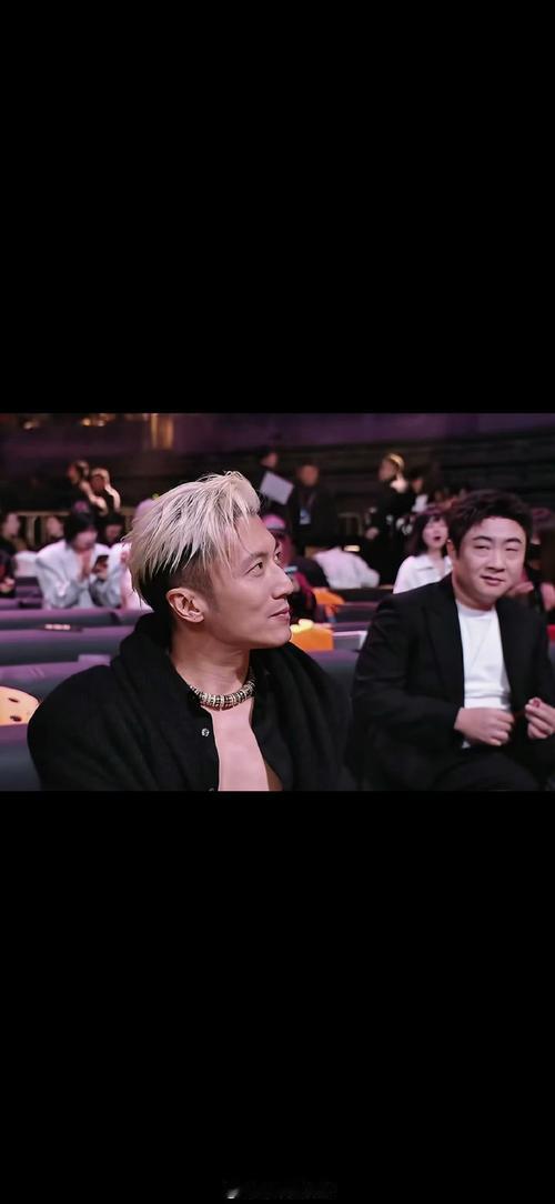 5月31日，乔杉现身谢霆锋北京鸟巢演唱会，坐前排VIP区全程跟唱，秒变“头号迷弟