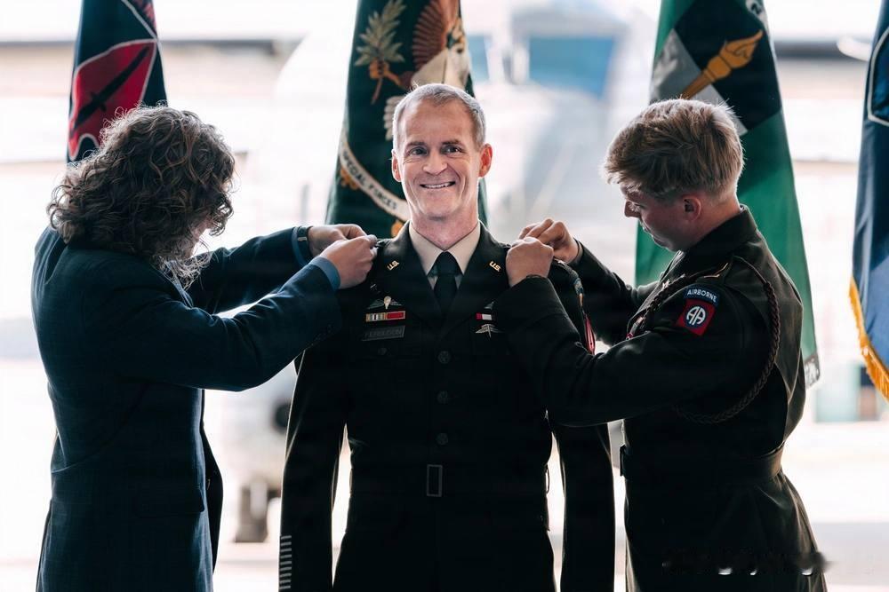 🇺🇸2025年11月24日，在北卡罗来纳州布拉格堡举行仪式，任命劳伦斯·弗格