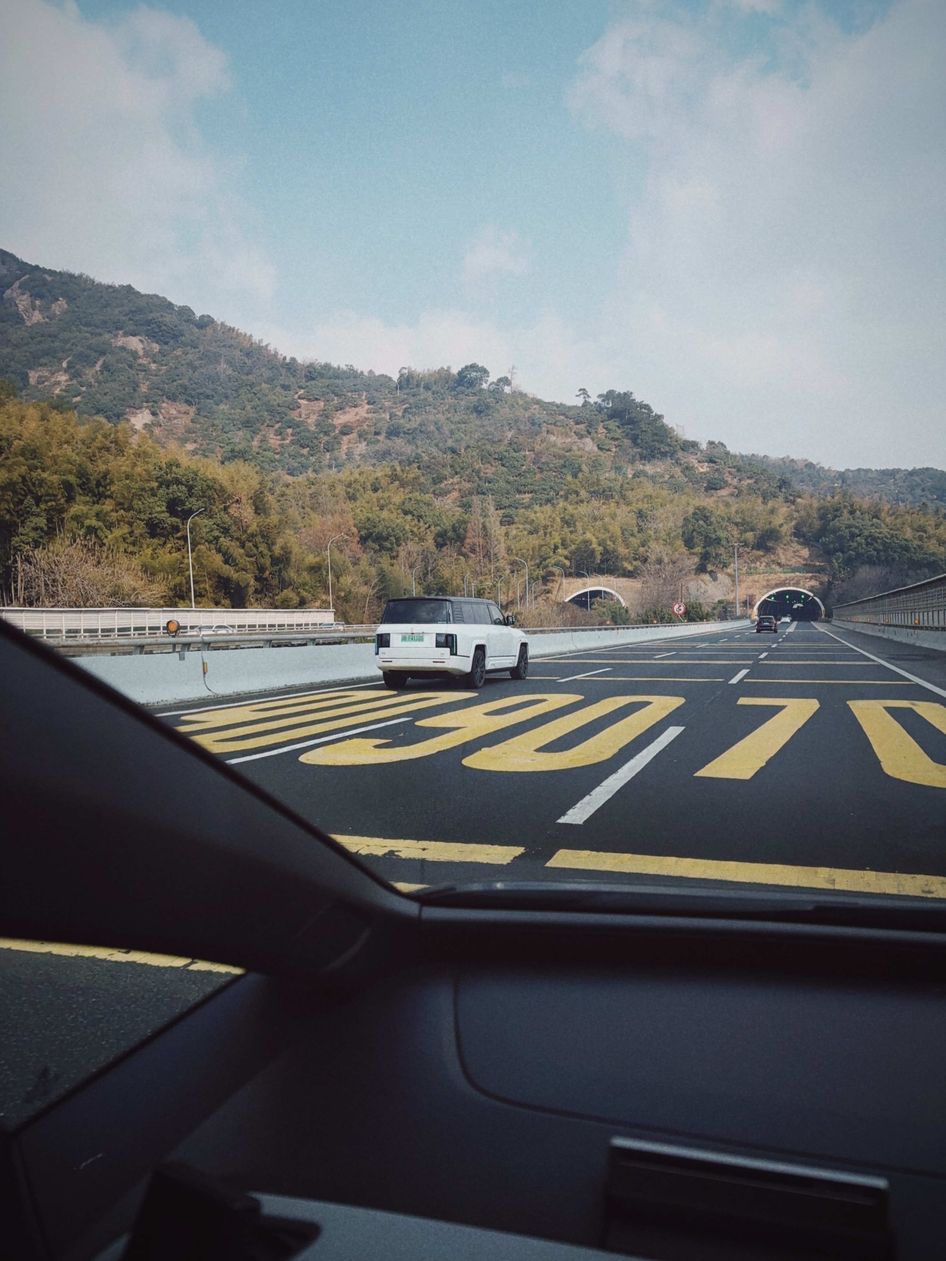 看到神车尾随了好久，因为怕不看久一点，我读不懂这个设计的美，后来看久了我才发现，