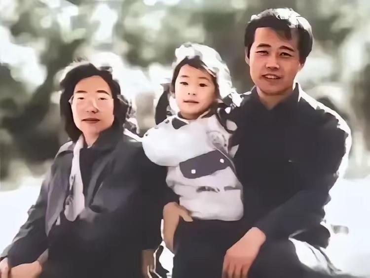 这张照片的一家人是谁？听说只有60以下才认识，能全部都叫出名字的说明这个人很厉害