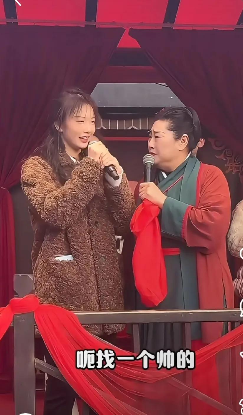 开封王婆辞职早有征兆！

离谱相亲剧本翻车

这婚恋观谁看了不膈应？
 
看看她