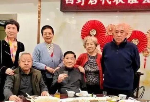 四野后代联谊会自传承以来，便恪守着一个不成文的规矩：聚会时，众人皆依父辈当年的职