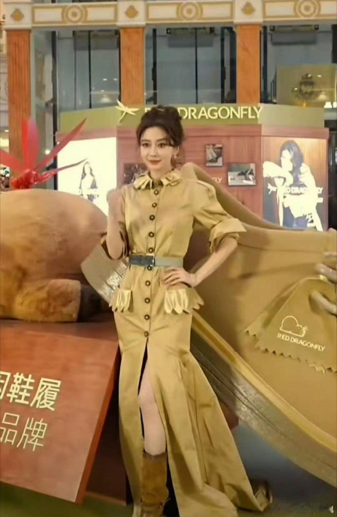 Angelababy上海活动状态AB 上海活动人气好顶！一出场就满是欢呼，生图状