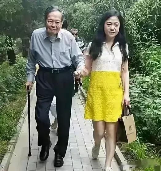 #上联:上上下下上下不易，有请下联#高高低低高低难平