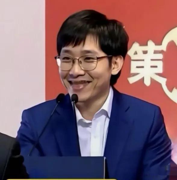 梁文峰说：“我们经常说中国AI和美国icon有一两年差距，但真实的差距是原创和模