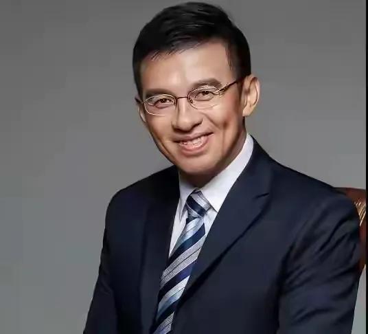 央视前主持王志，强者从不会被身份定义，在每一个领域都活出精彩
说起王志，很多观众