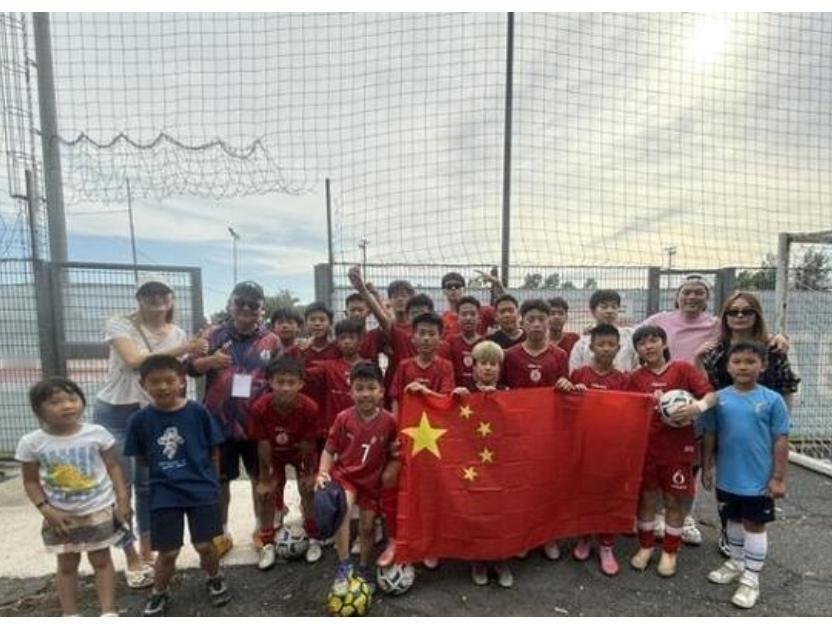就在刚刚过去的意大利罗马，阳光洒在SIGISMONDI国际青少年杯的决赛场上。点