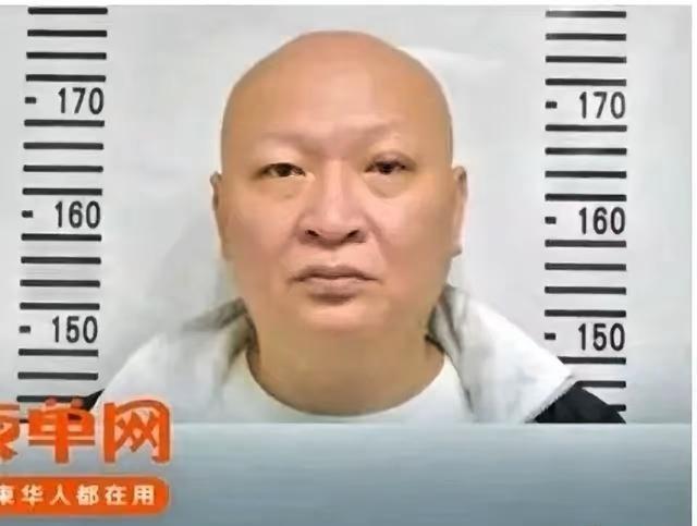 这下算是彻底凉透了！身中29枪，脑袋都被打成了筛子，就在柬埔寨西港的大街上。这林