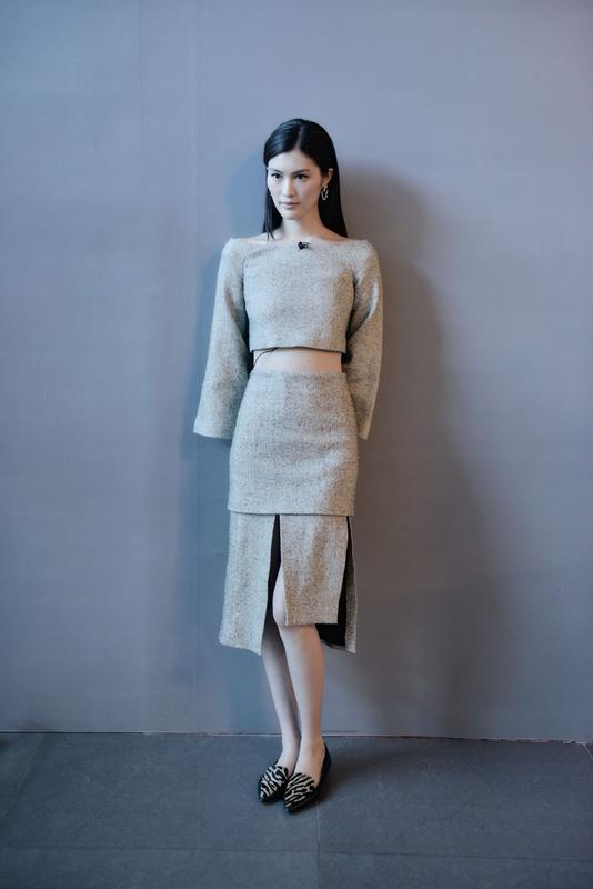 10月18日陈伟霆和何穗官宣生子，一下就炸了热搜。上个月何穗“退圈”的事儿，现在