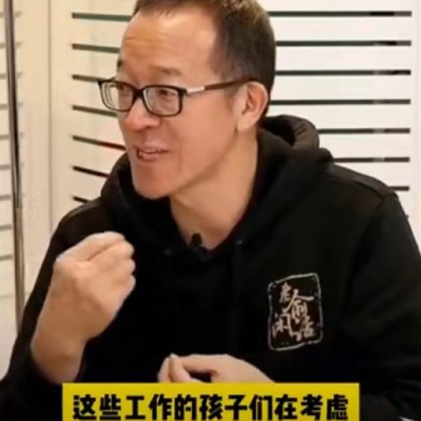 俞敏洪再谈东方甄选风波！俞敏洪在直播中说道：“现在不管是东方甄选还是新东方，我更