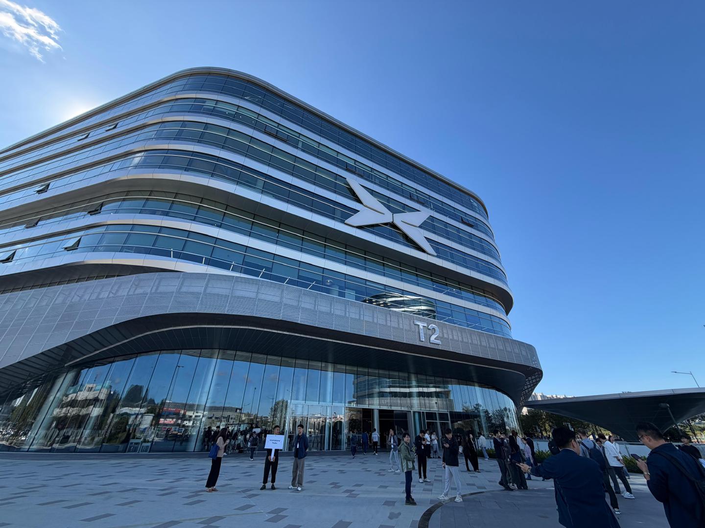 【小鹏汽车正与大众洽谈收购欧洲工厂】小鹏被曝正与大众洽谈收购欧洲工厂当地时间 5