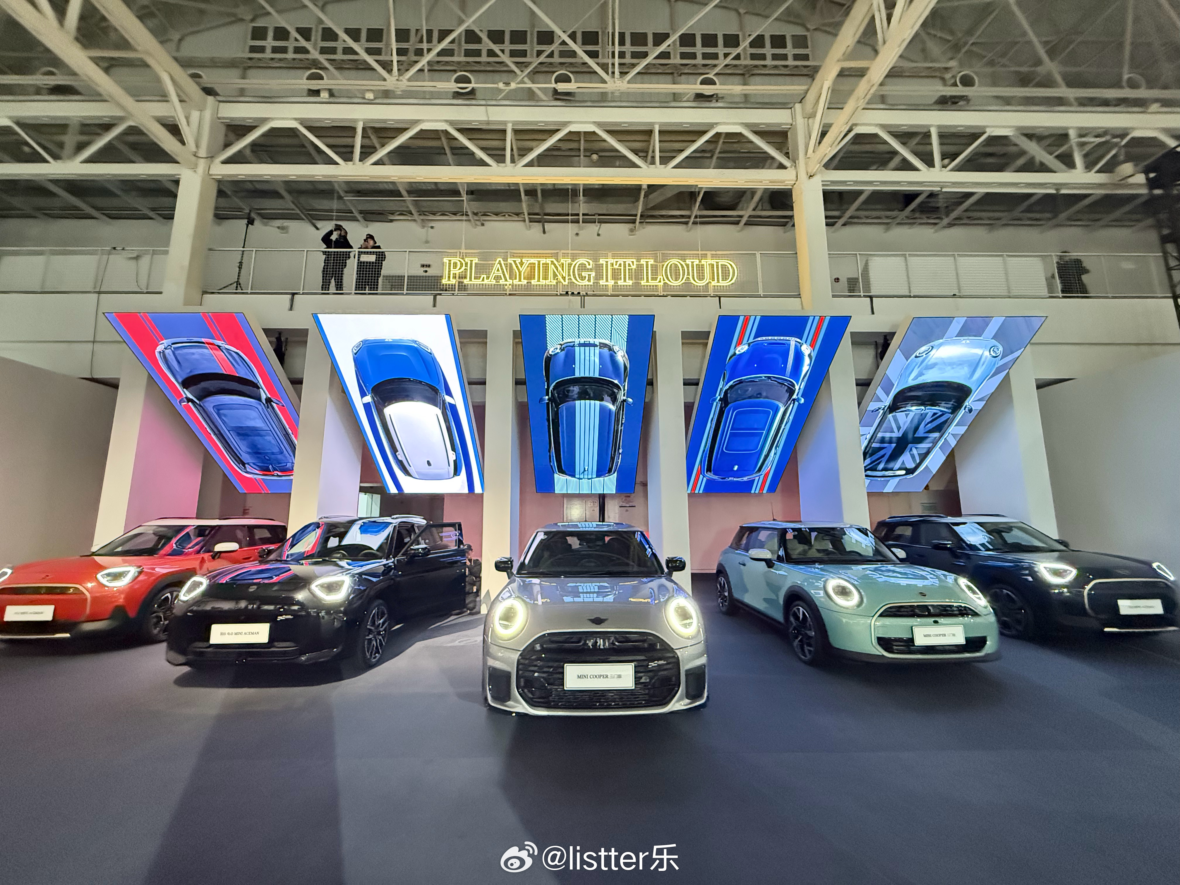 从《偷天换日》银幕经典，到街头一见倾心，MINI以不变的标志性轮廓，书写独一无二