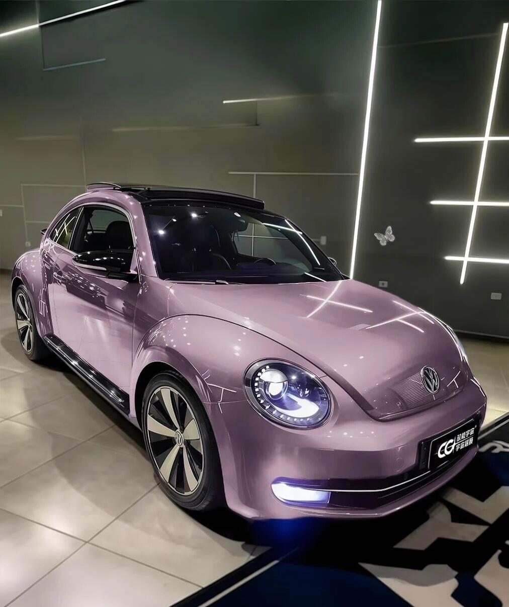 谁能拒绝低饱和粉紫调的复古虫虫啊！金属质感裹着冰润玫粉，温柔得恰到好处，高级感直