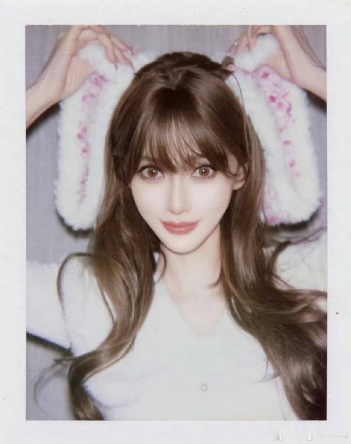 angelababy兔耳朵撕拉片此女依旧，忘记那张图啥时候的了，好像也是拜早年来