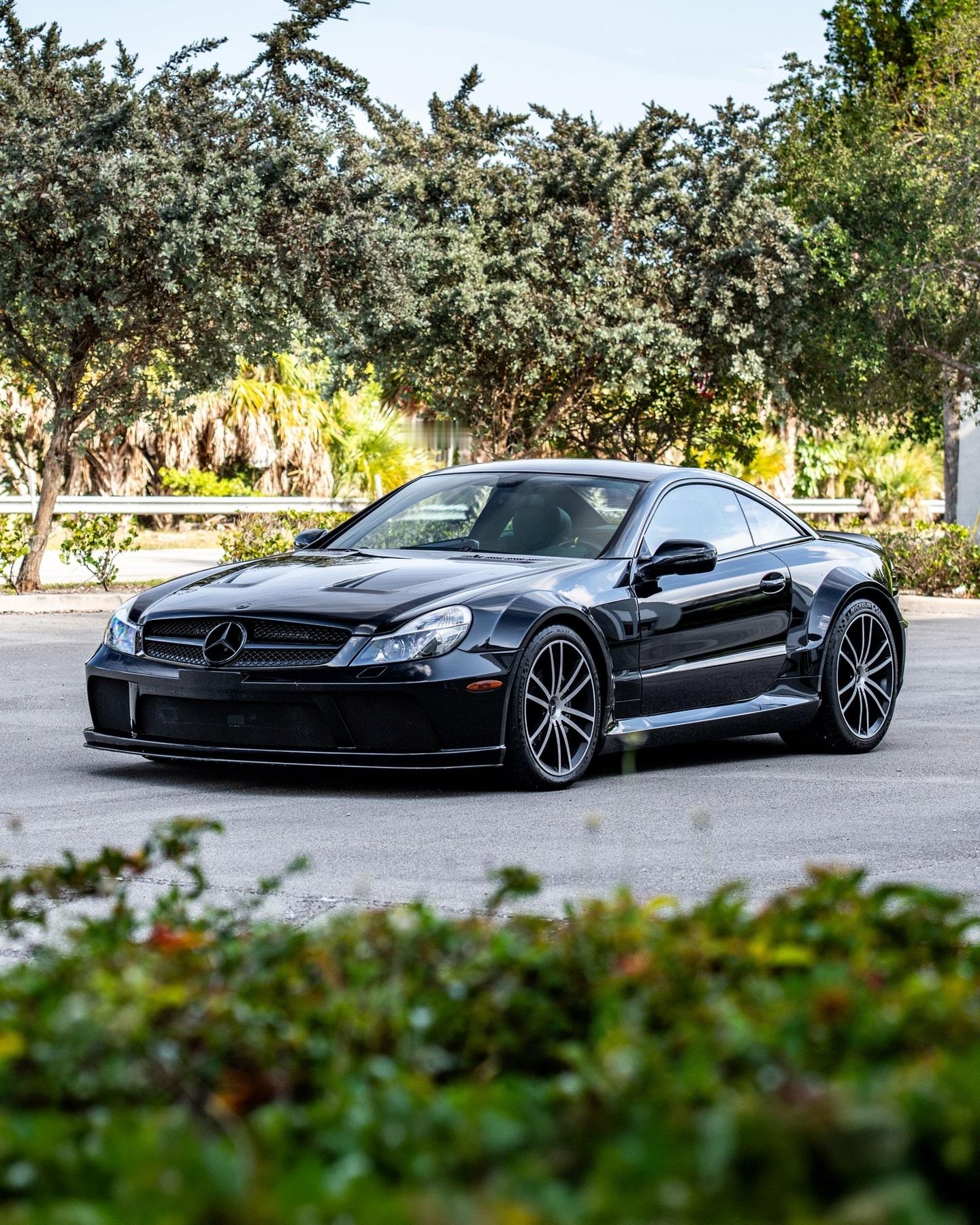 在梅赛德斯-AMG性能等级的顶端，SL 65 AMG Black Series是