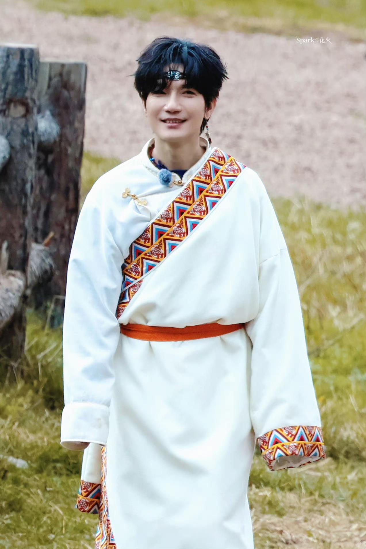 快乐老友有风季再就业兄弟们在丽江真是要的太嗨了！
刚走了张智霖和陈小春，又来了王