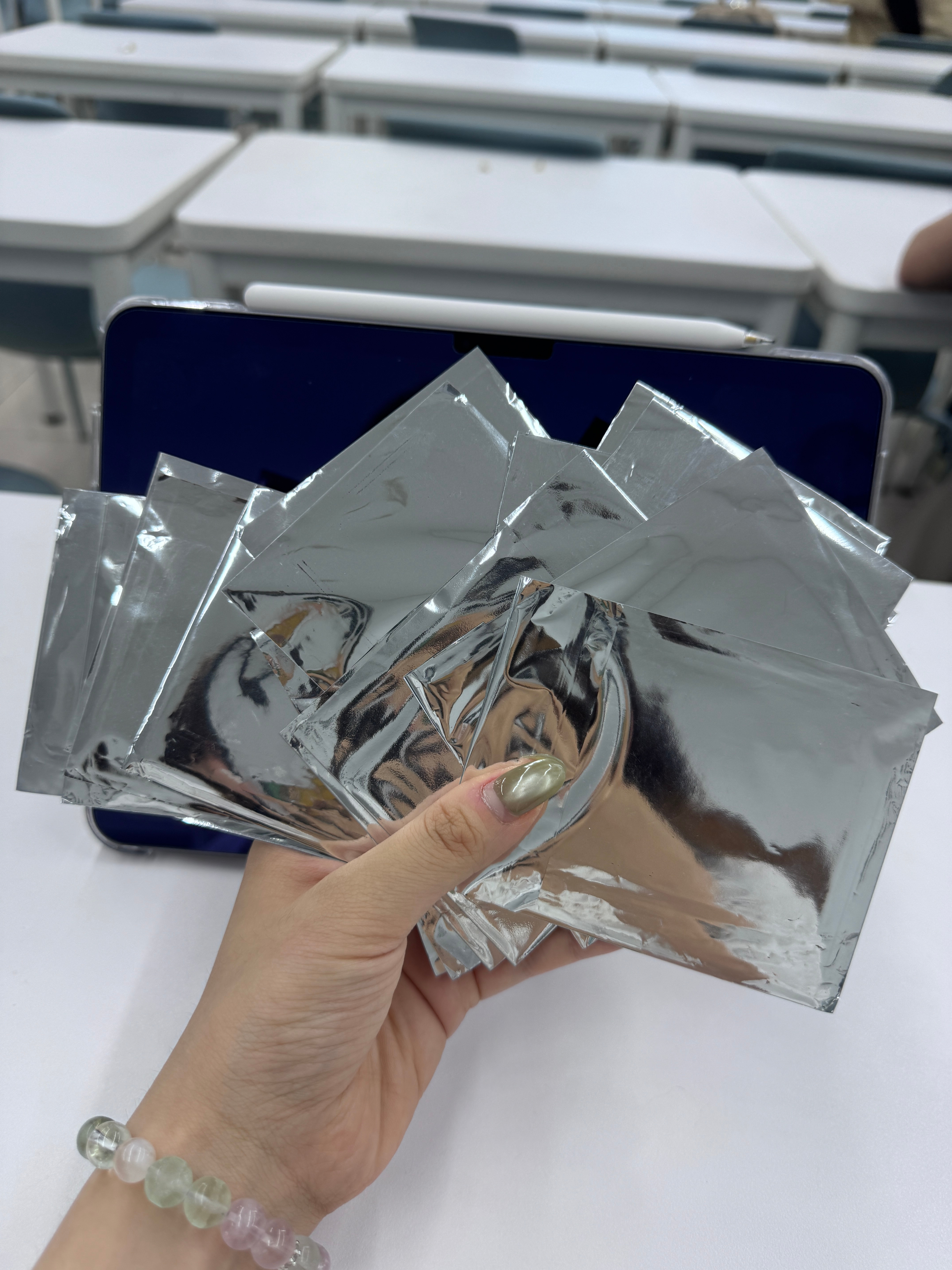 迫不及待坐在教室就是开拆 