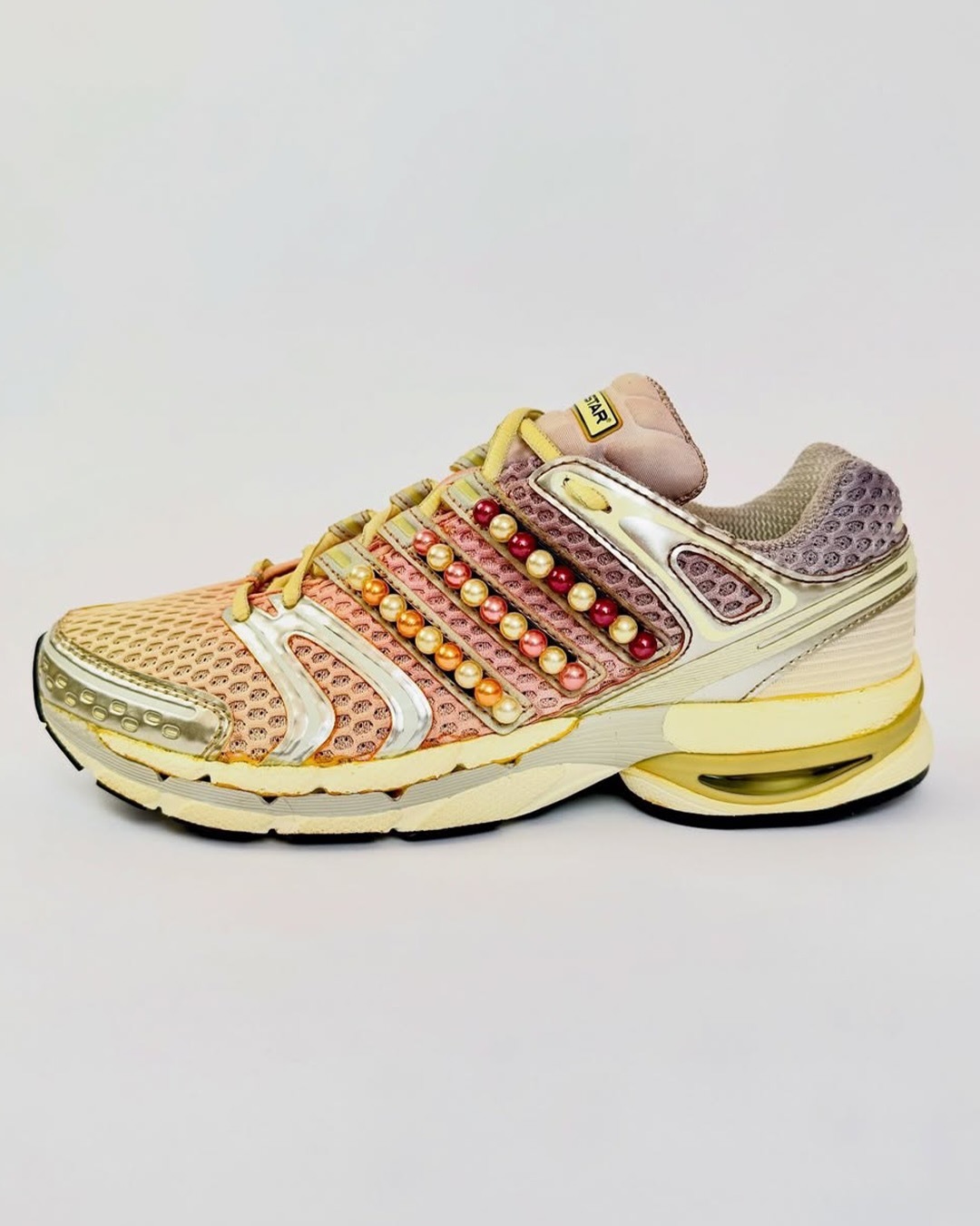 定制设计师 OwaishSB 打造 adidas Adistar Control
