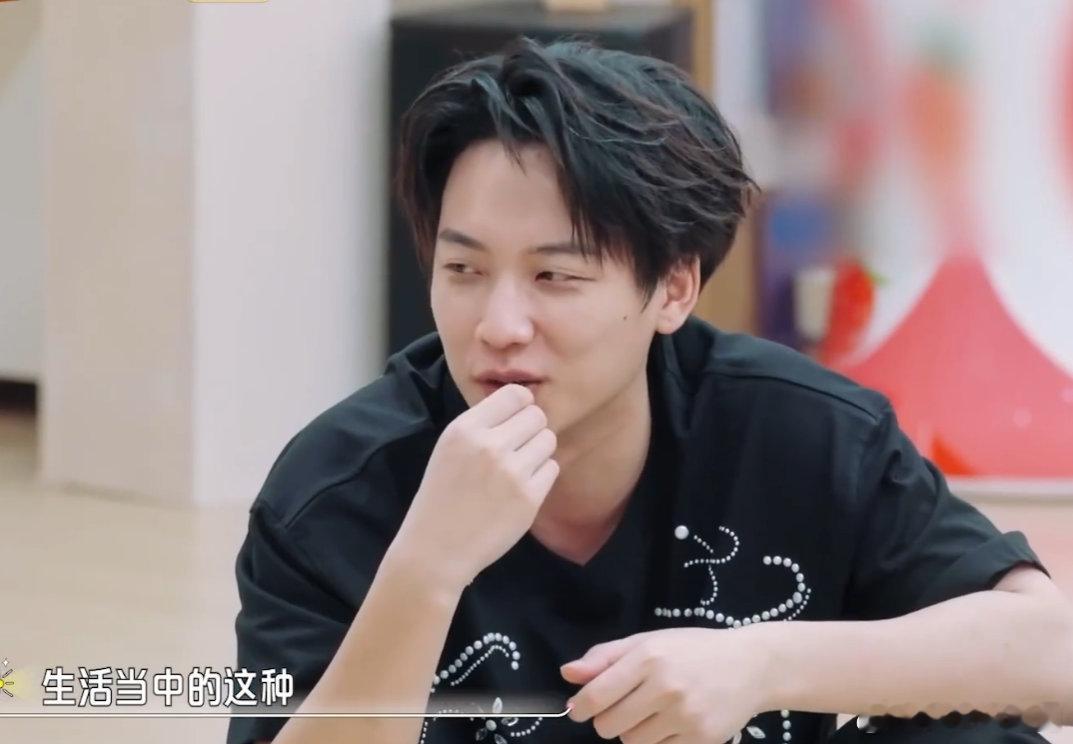 吴泽林曾被误以为是何炅社会上的朋友吴泽林被王鹤棣误会的名场面必须反复看！“何老师