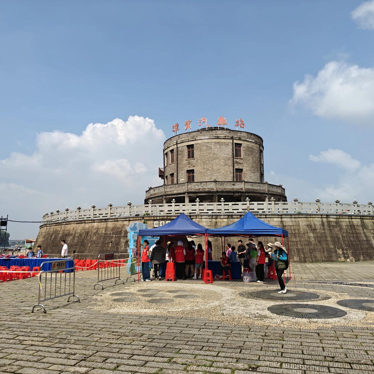 湘潭百年潭宝汽车站：藏在湘江边的水陆联运传奇

在湘潭窑湾古街的湘江之畔，矗立着