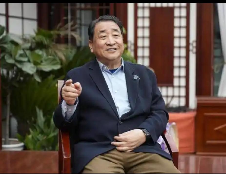 咱们总说相声界分主流与非主流，但究竟谁算是主流？

姜昆是半路出家，师从马季，而