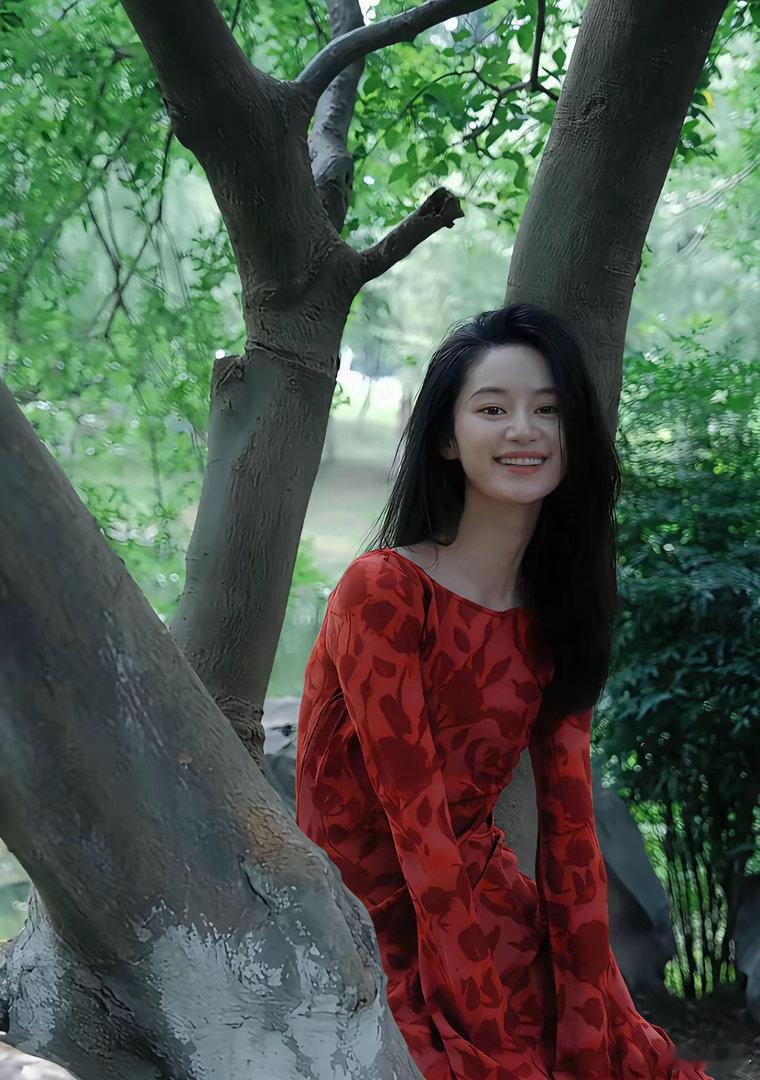 主角是井柏然孙千，不意外。开播就爆，也不意外。可谁能想到，开播一天全网喊加戏的，