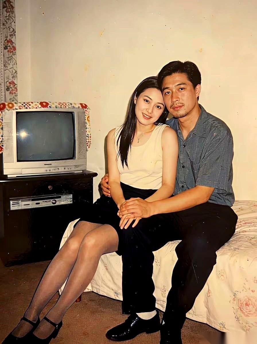 今年春节的同学会上，翻出来一件陈年旧事，结局让人五味杂陈。
当年为她寻死觅活的那