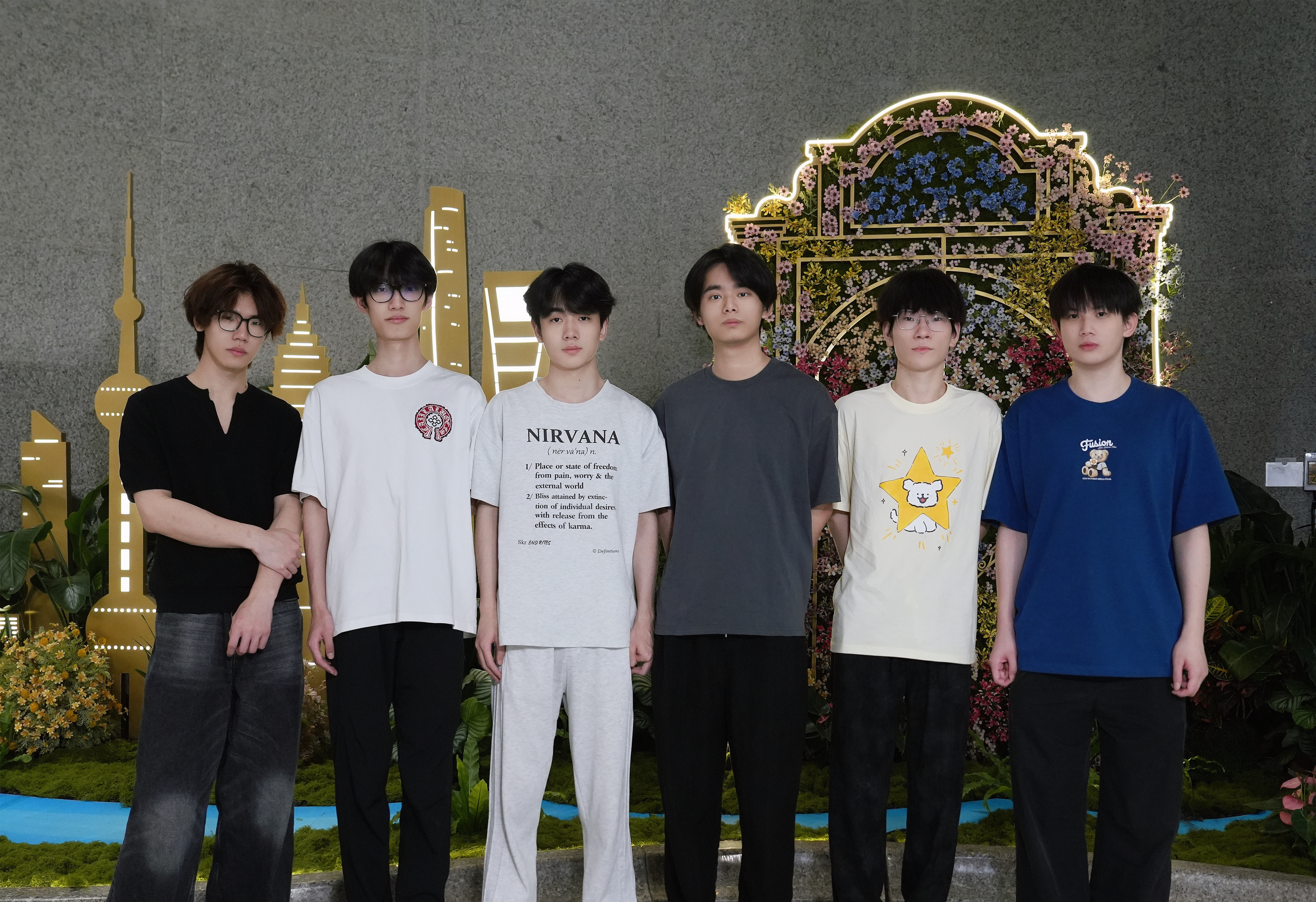 男孩子想不出这种合照姿势