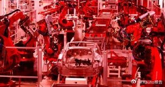 特斯拉技术员被机器人打成重伤一名特斯拉（Tesla）技术员在工作期间被有故障的机