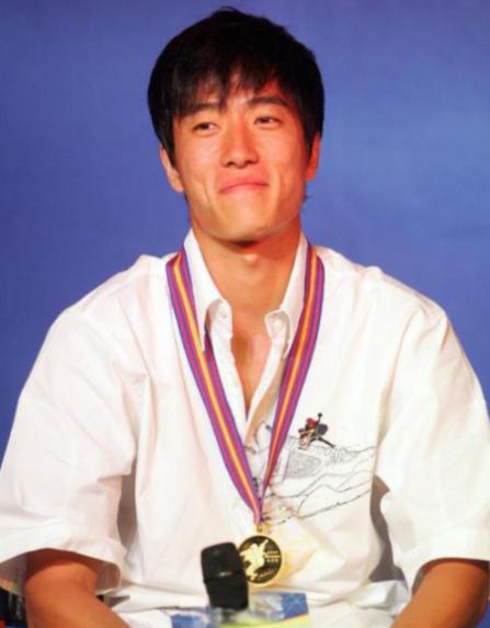 2004年，刘翔雅典夺冠后，上海普陀区政府联同开发商送他一套150平的房子，市价