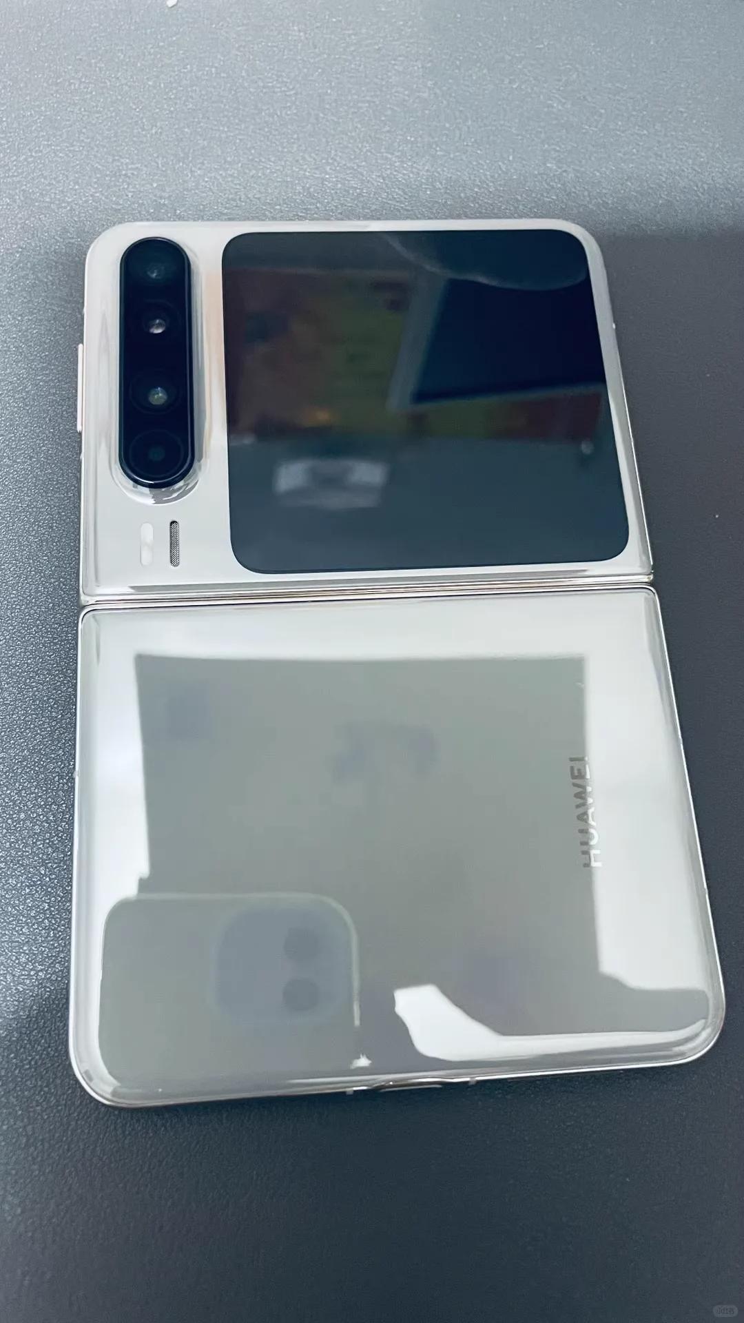 虽然这玩意儿发布的时候负面舆论蛮大的，但从销售来看，貌似还挺不错的，某东上华为P