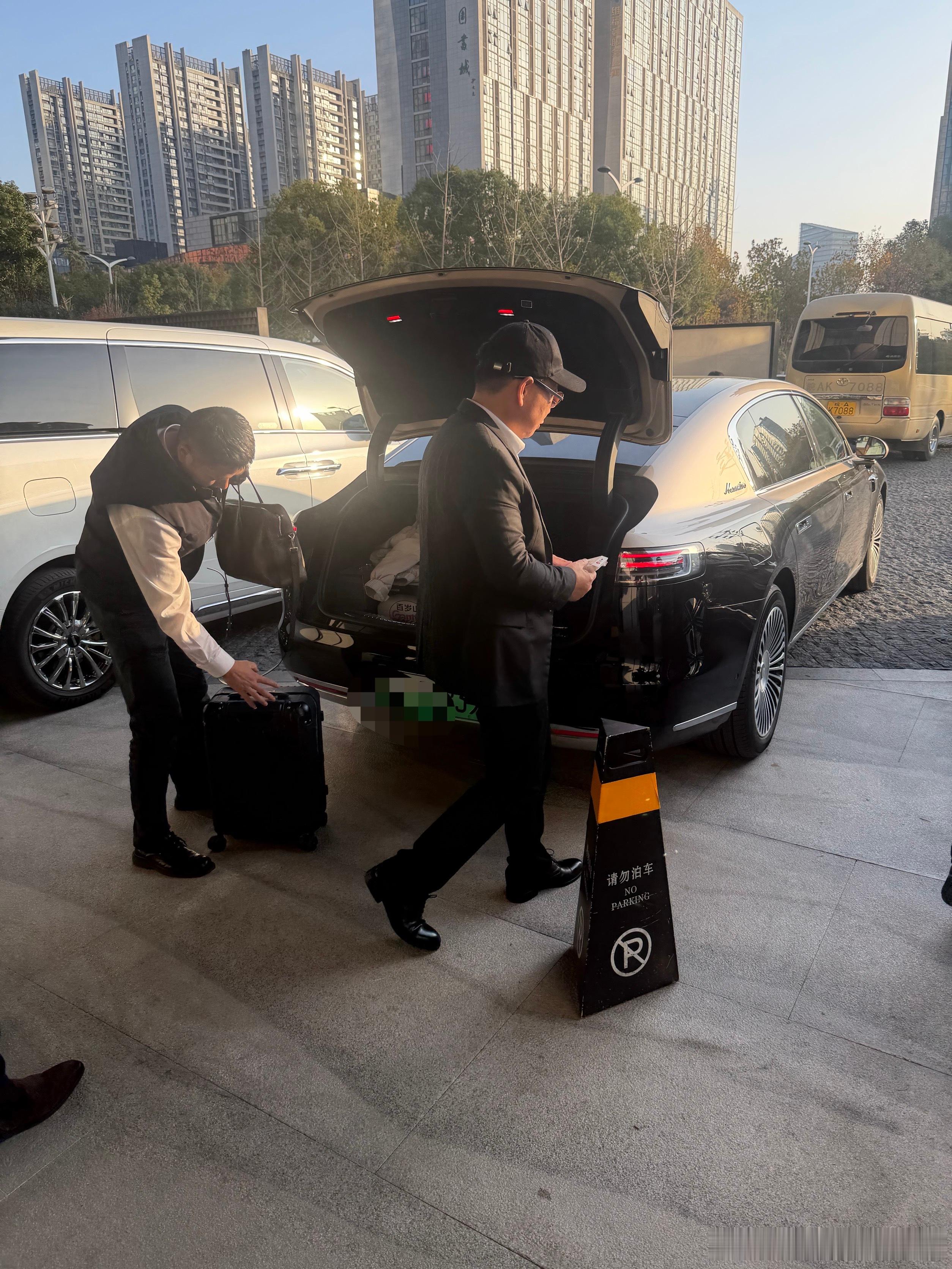 原来是我老邻居余总的车是我自作多情了尊界s800尊界超级工厂大v聊车