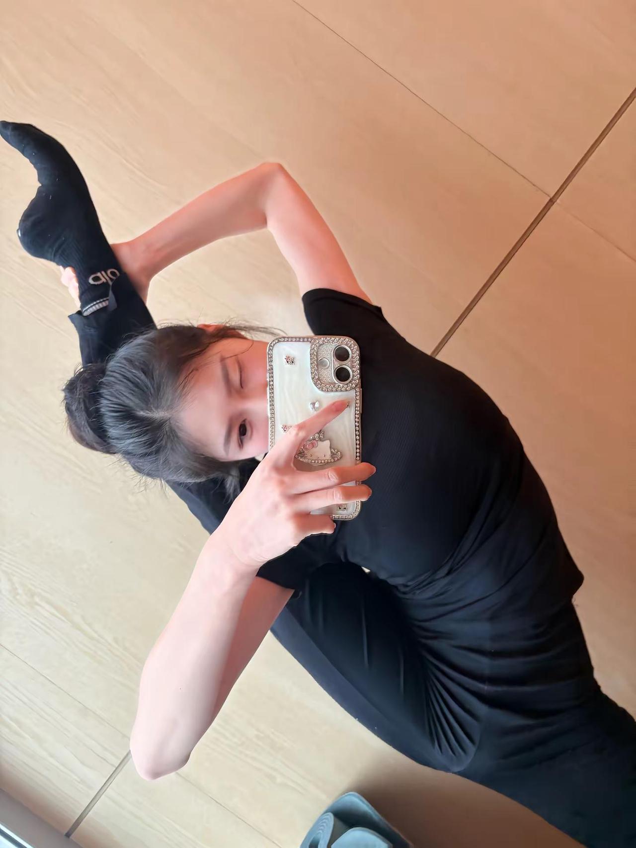 这世上有两个我一个活泼开朗的我另一个是倔强顽强的我