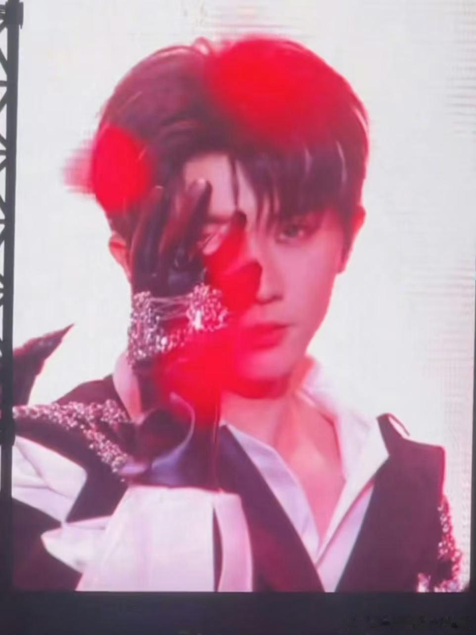 马嘉祺夜访吸血鬼摸喉结好撩马嘉祺夜访吸血鬼神之ending 这个马嘉祺帅的实在太