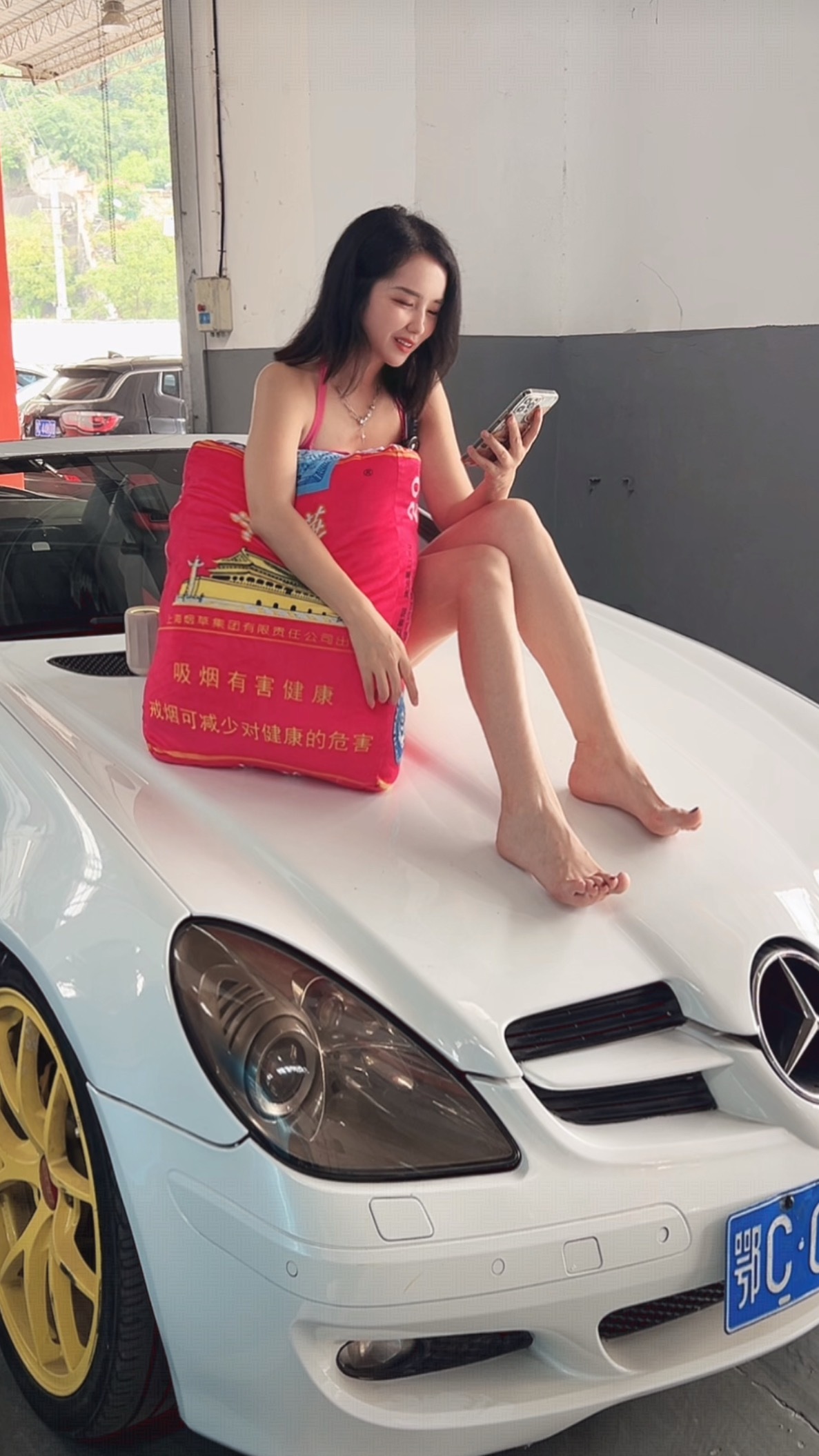 老款奔驰车标也很大 ​​​