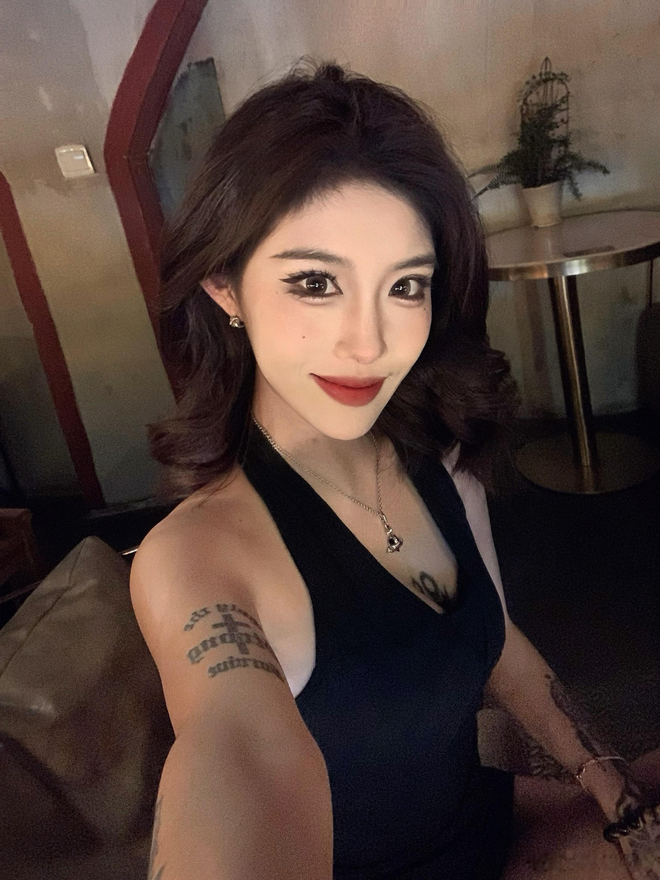 淡妆浓抹总相宜 